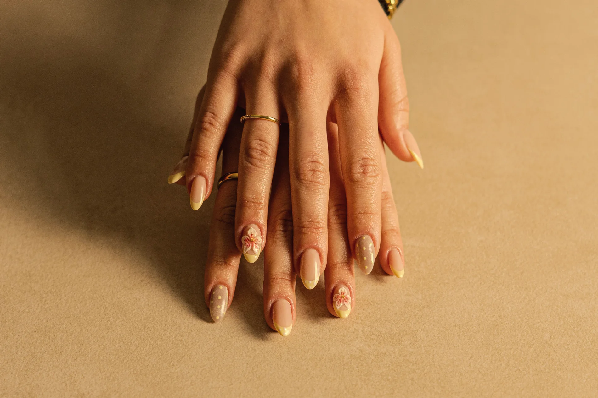 Nail art och detaljer Aura Nails